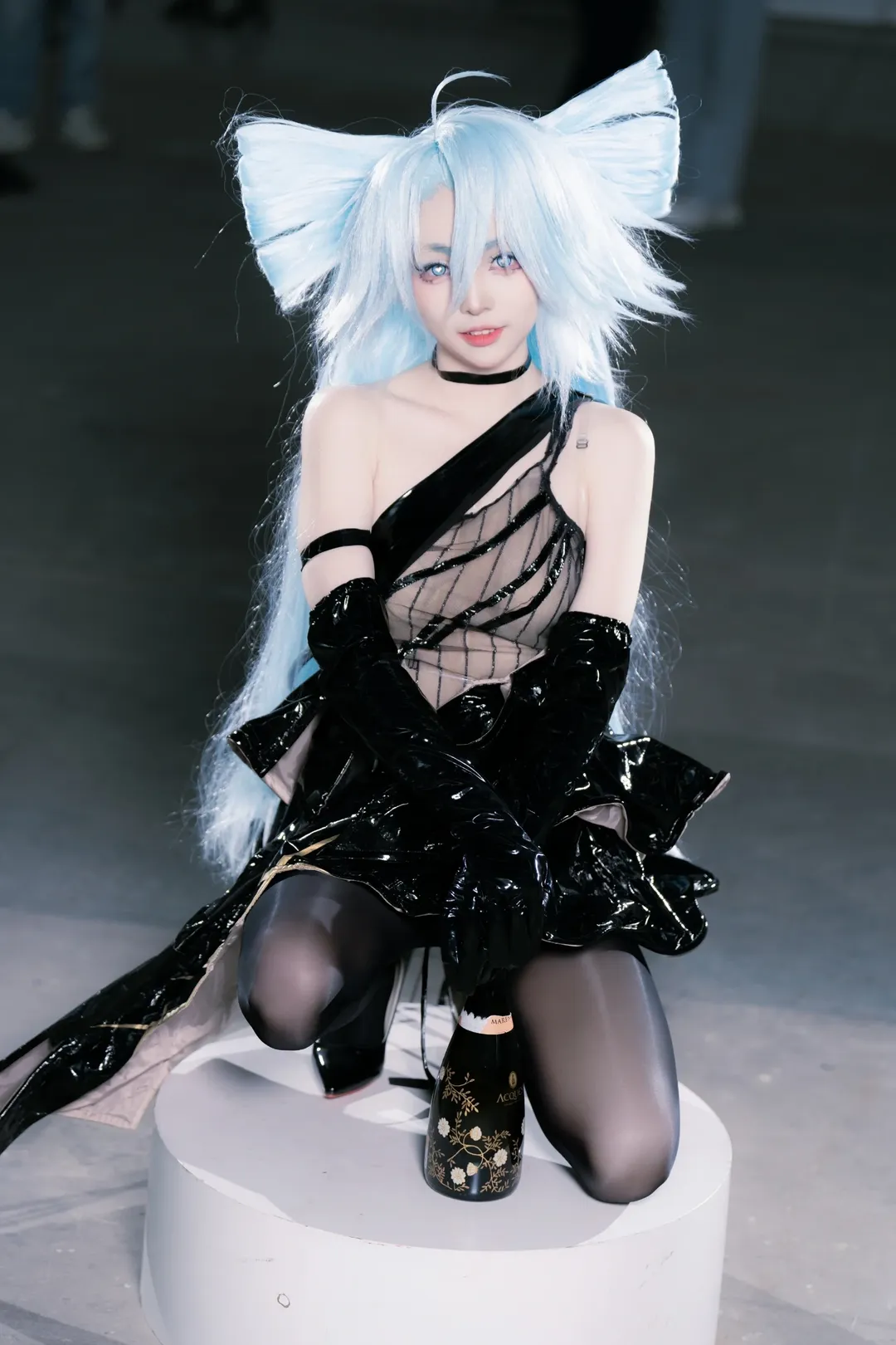 [PA-15 cosplay] Girls' Frontline Champagne Phantom Thief: Black Patent Leather and Ice Blue Long Hair Convention Photos - Image 4