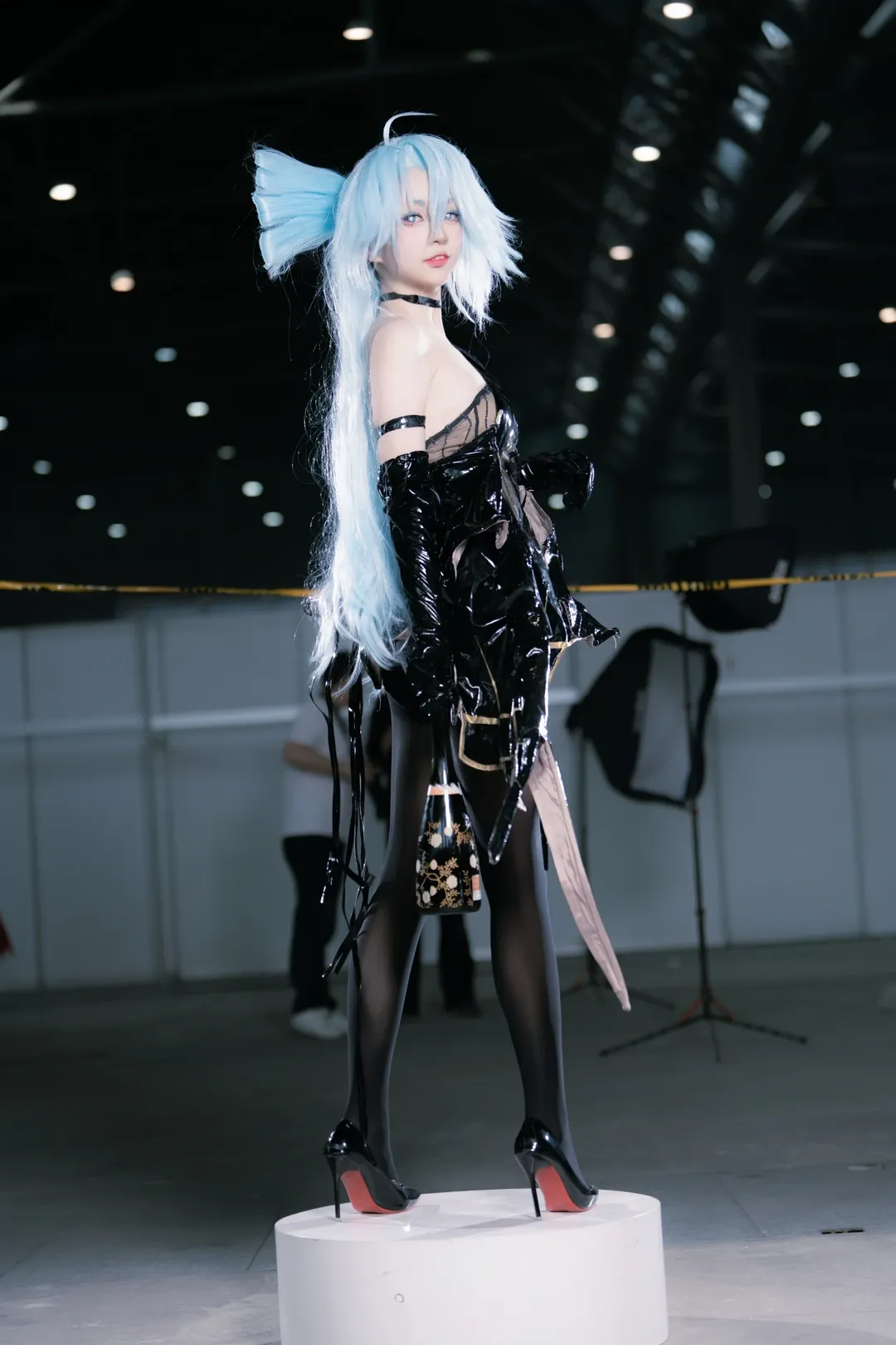 [PA-15 cosplay] Girls' Frontline Champagne Phantom Thief: Black Patent Leather and Ice Blue Long Hair Convention Photos - Image 8