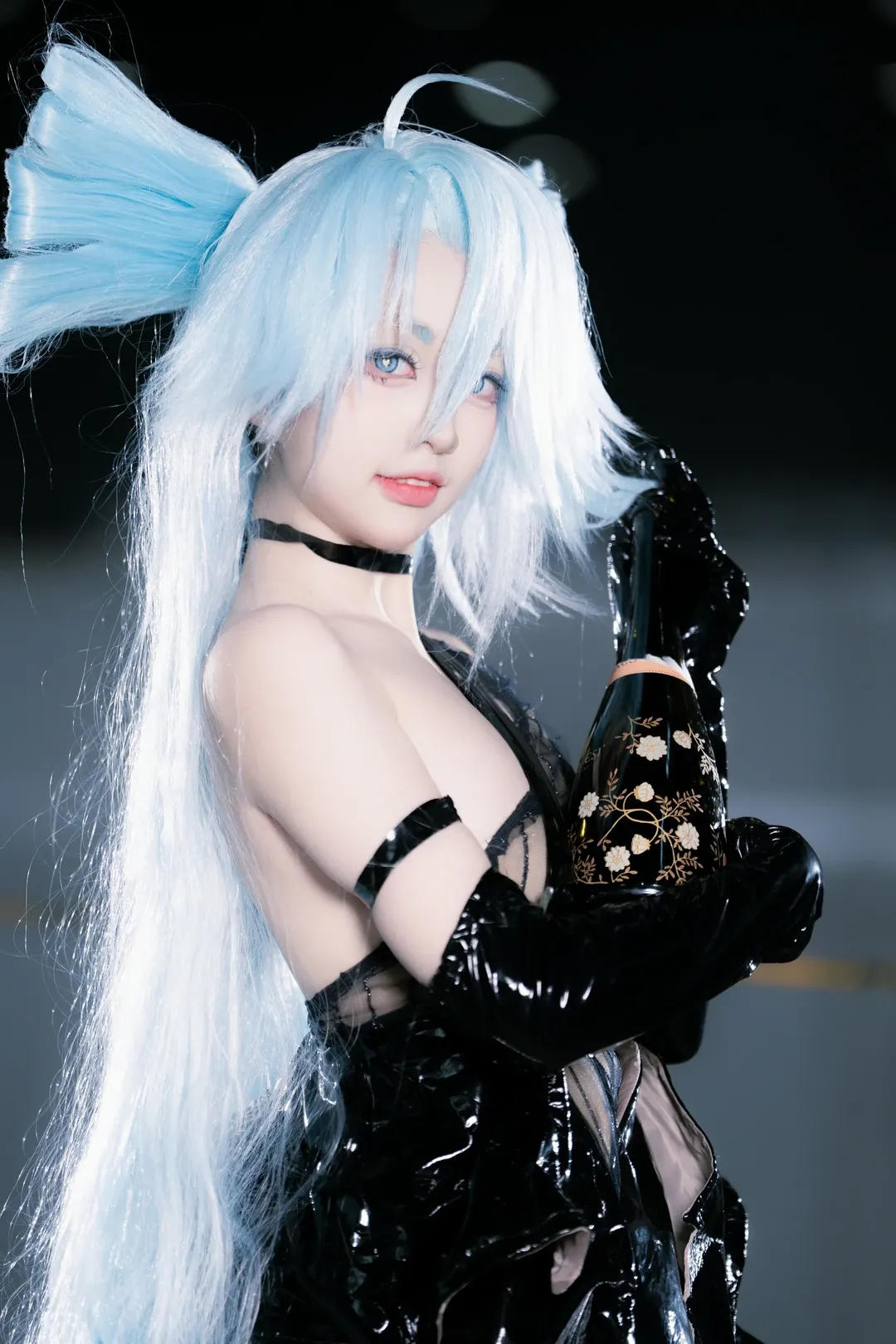 [PA-15 cosplay] Girls' Frontline Champagne Phantom Thief: Black Patent Leather and Ice Blue Long Hair Convention Photos - Image 9