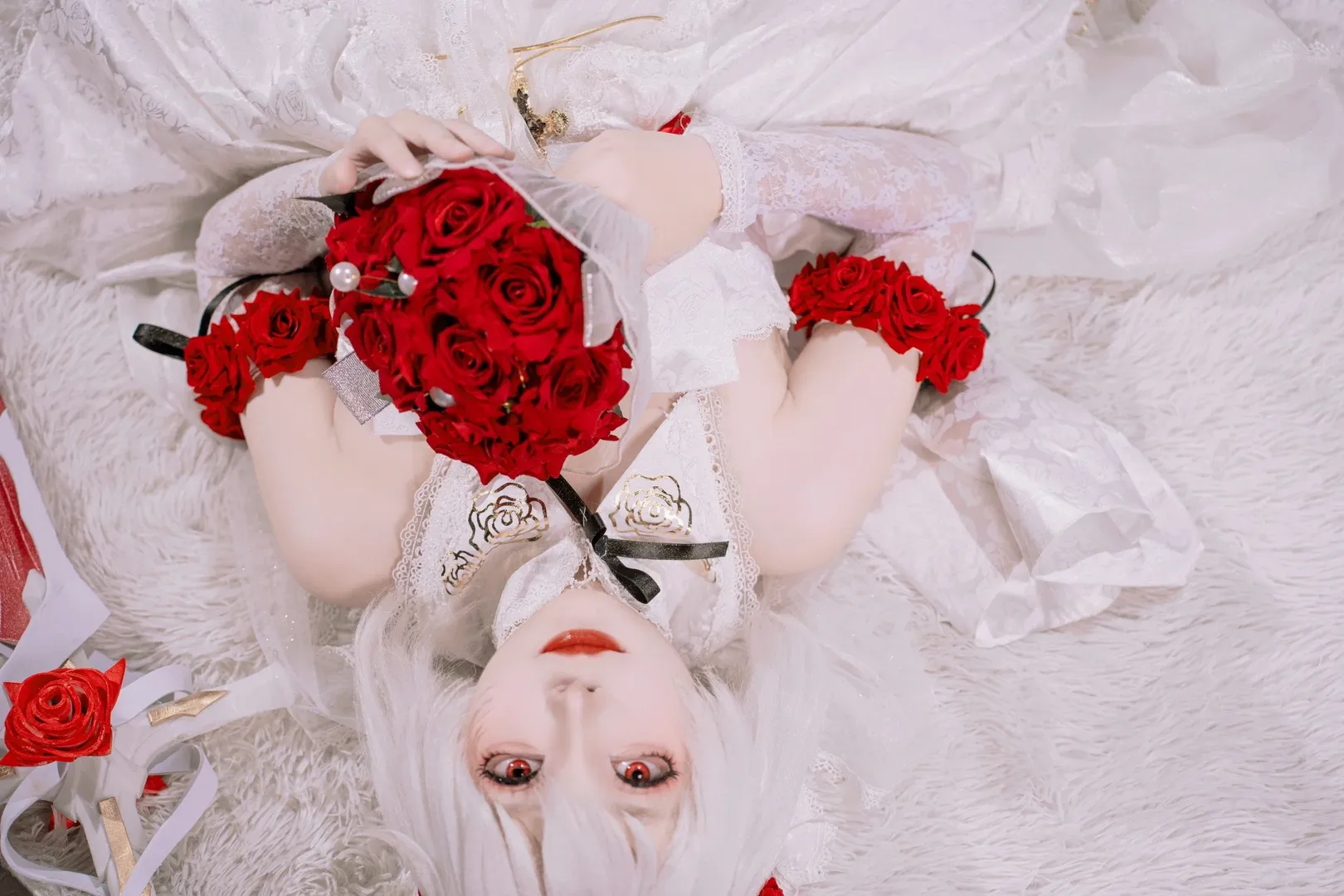 【月下初拥cos】合肥漫展还原崩坏3花嫁，红白撞色场照 - 第 2 张
