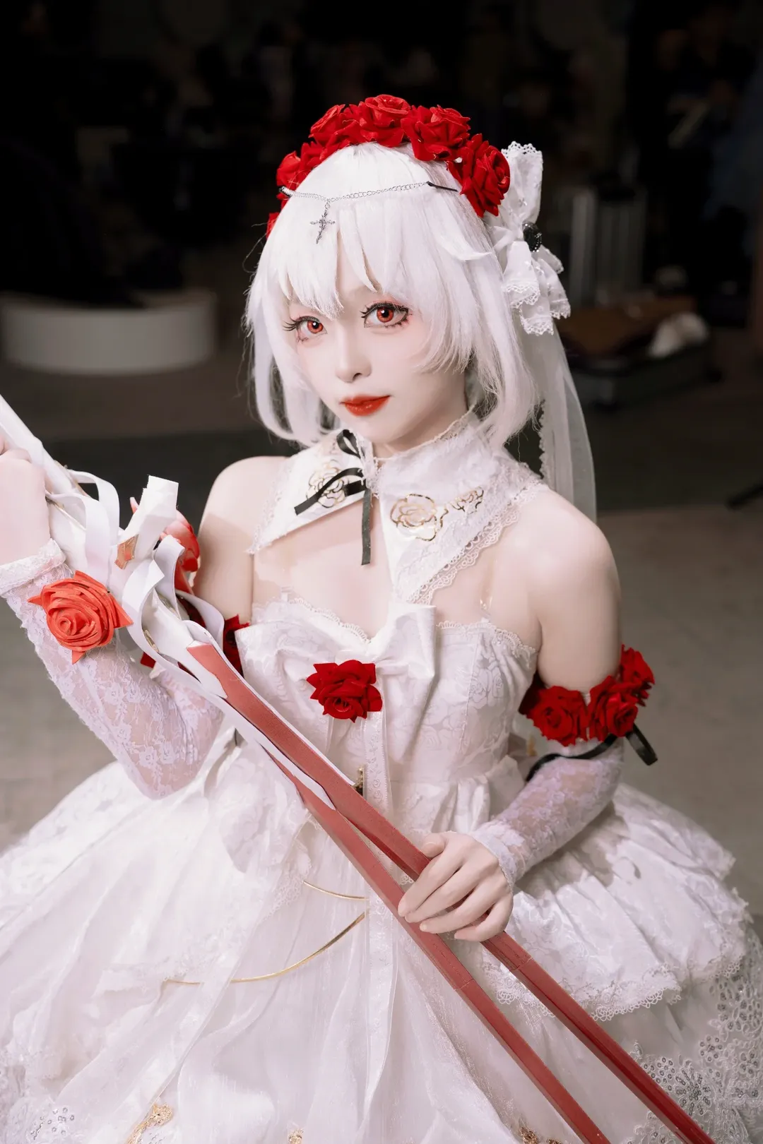 【月下初拥cos】合肥漫展还原崩坏3花嫁，红白撞色场照 - 第 3 张