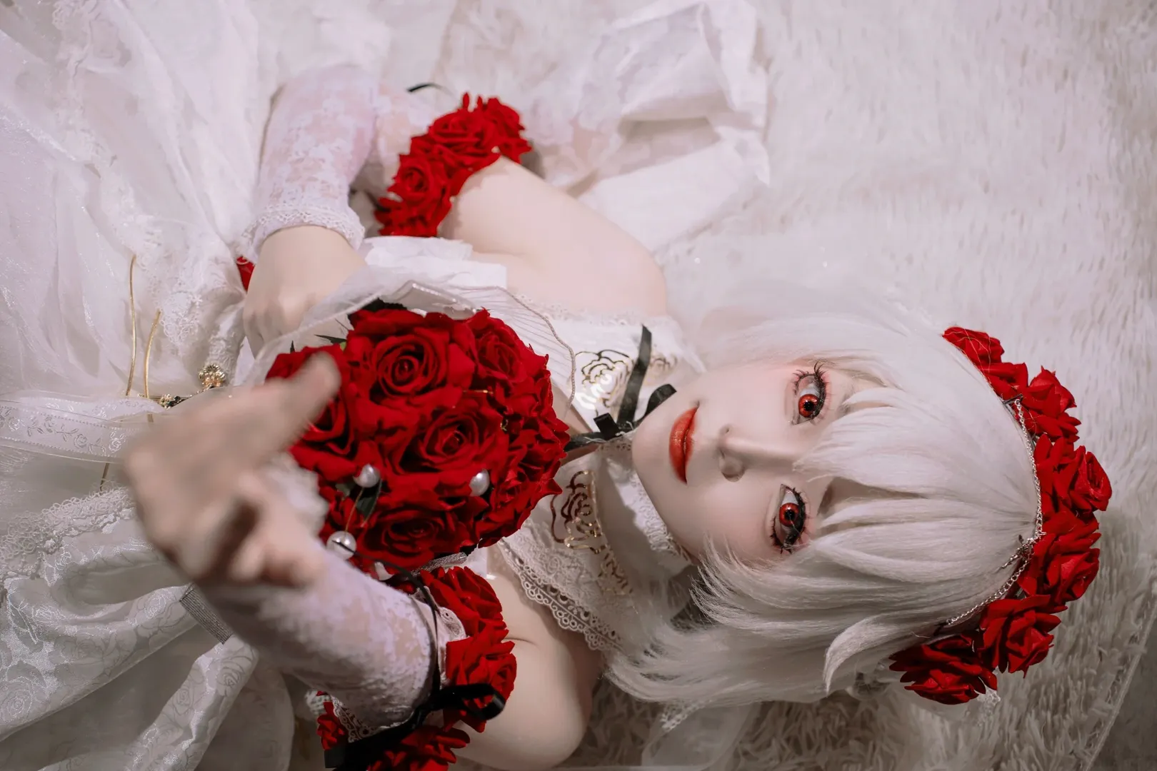 【月下初拥cos】合肥漫展还原崩坏3花嫁，红白撞色场照 - 第 4 张