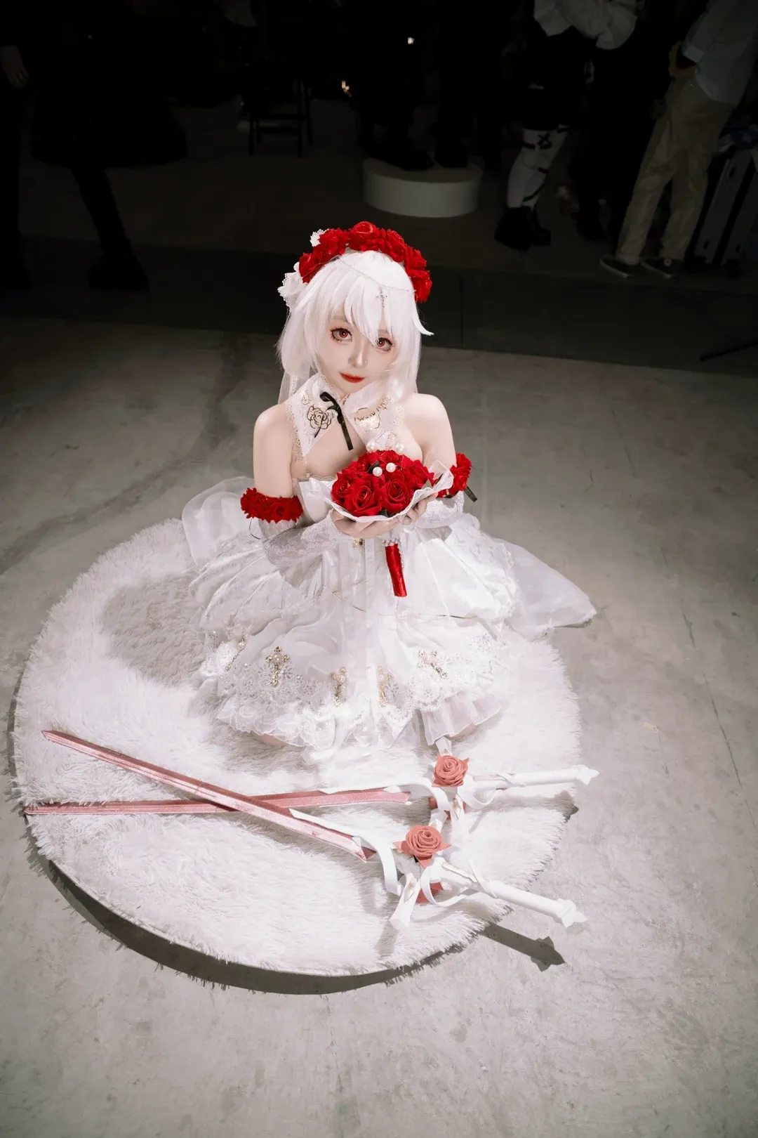 【月下初拥cos】合肥漫展还原崩坏3花嫁，红白撞色场照 - 第 6 张