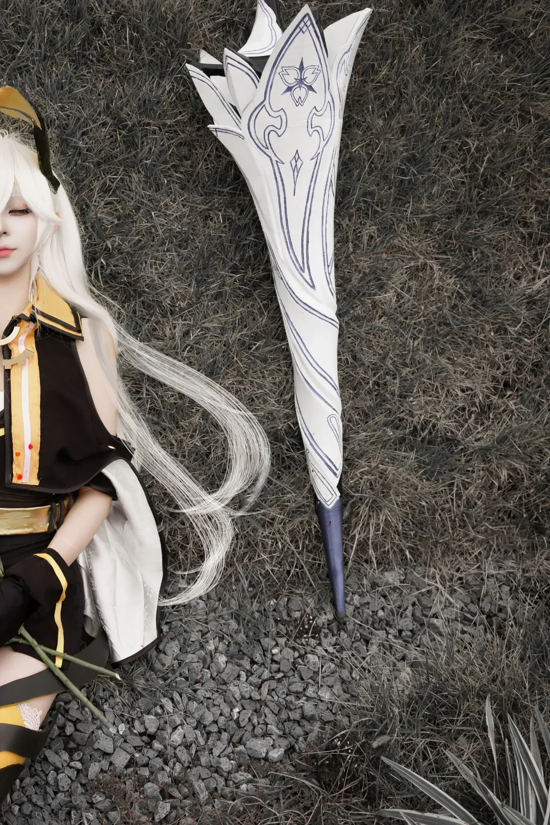 [Cecilia Cosplay] Between Black and White: The White Knight Sleeping upon Gravel - Image 2