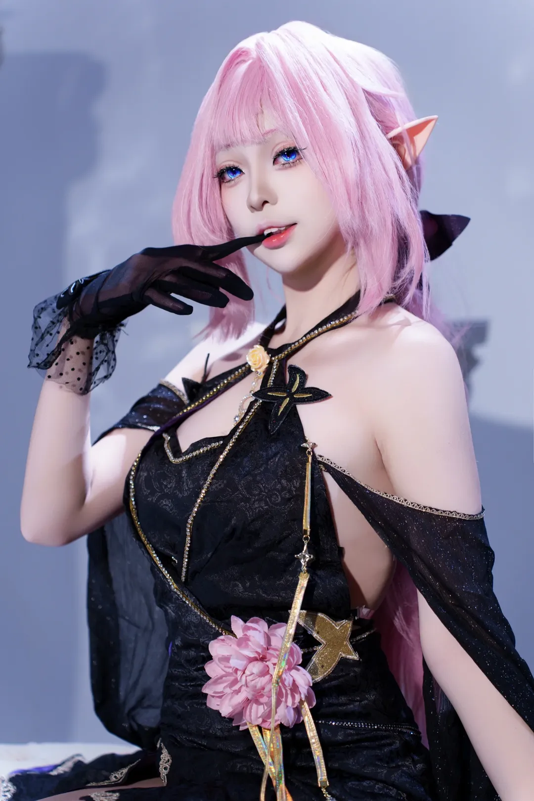 【爱莉希雅cos】崩坏3里的粉色妖精，换上一身黑裙精灵风的魅惑瞬间 - 第 3 张