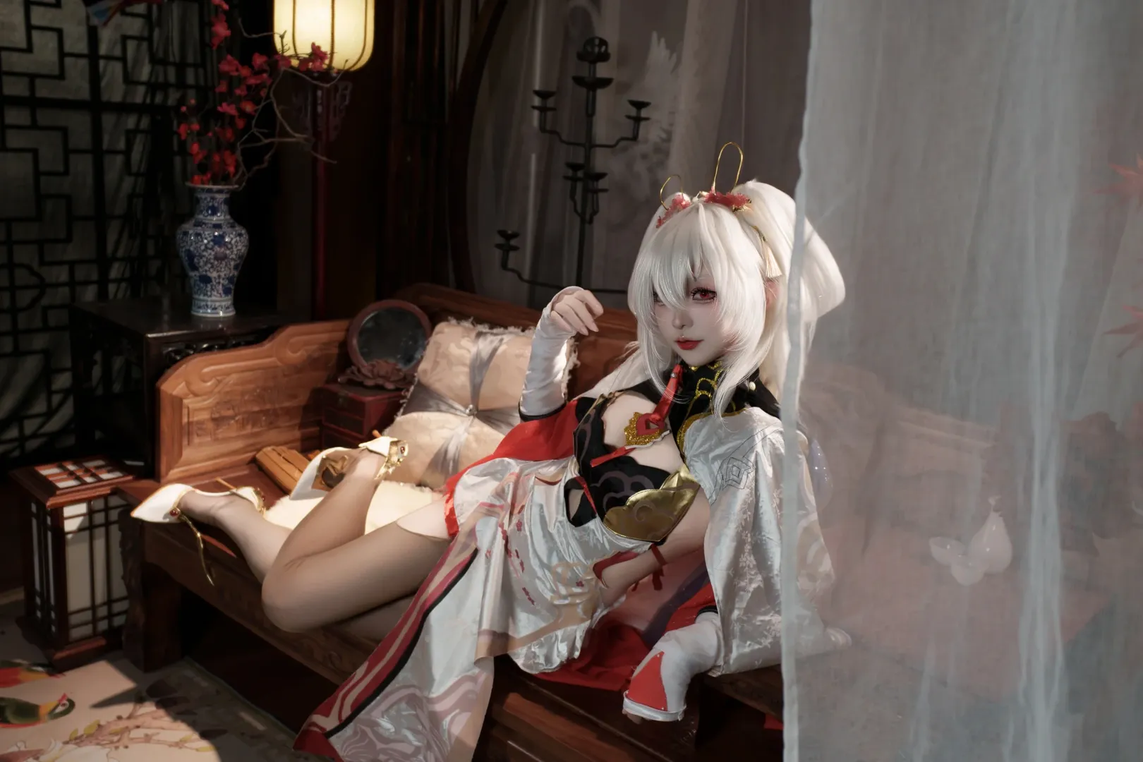 【德丽莎cos】古风光影中的月下旗袍，侧卧与弹奏皆成风景