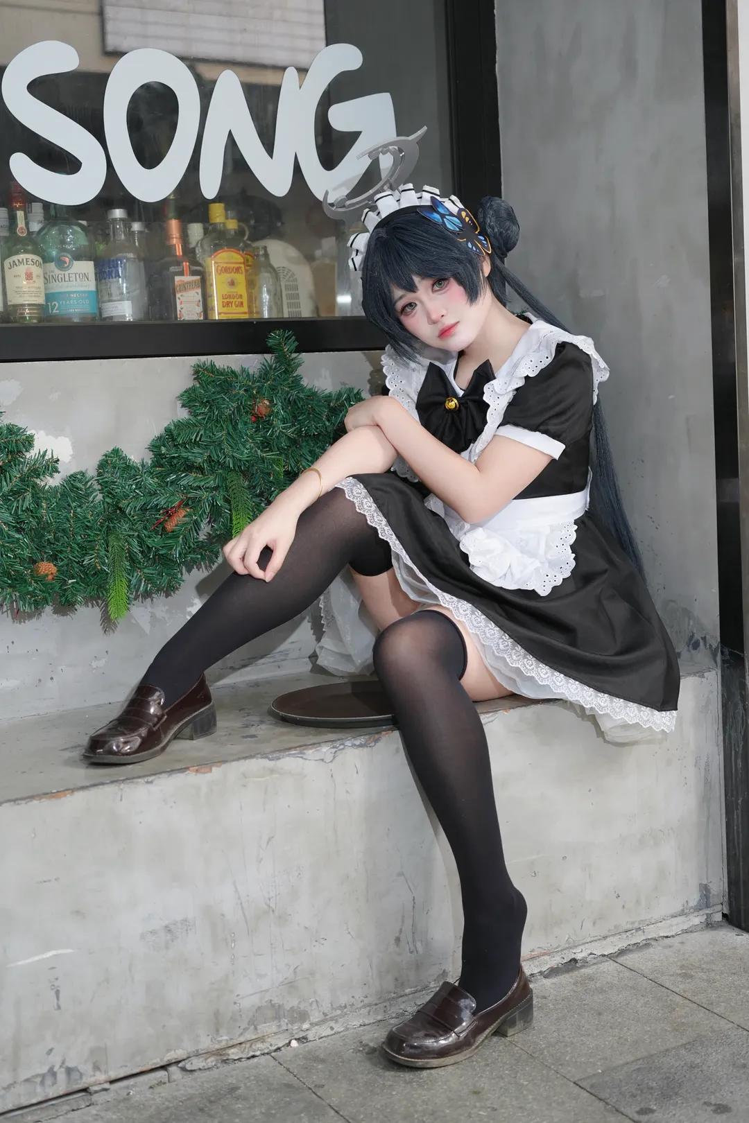 【妃咲cos】蔚蓝档案下班后，随性的街角女仆出片