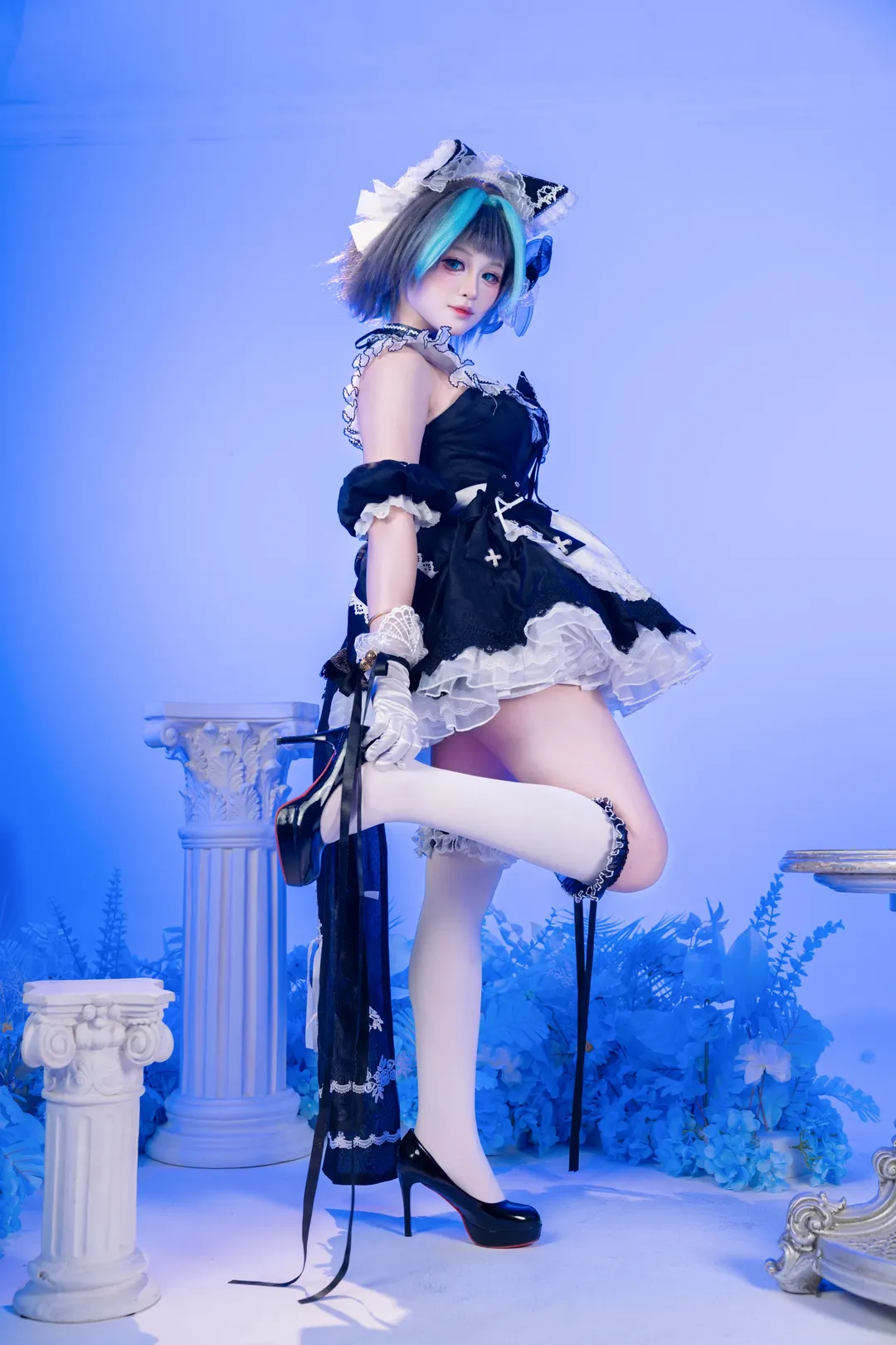 【柴郡cos】碧蓝航线里的黑白女仆装，冷色调棚拍