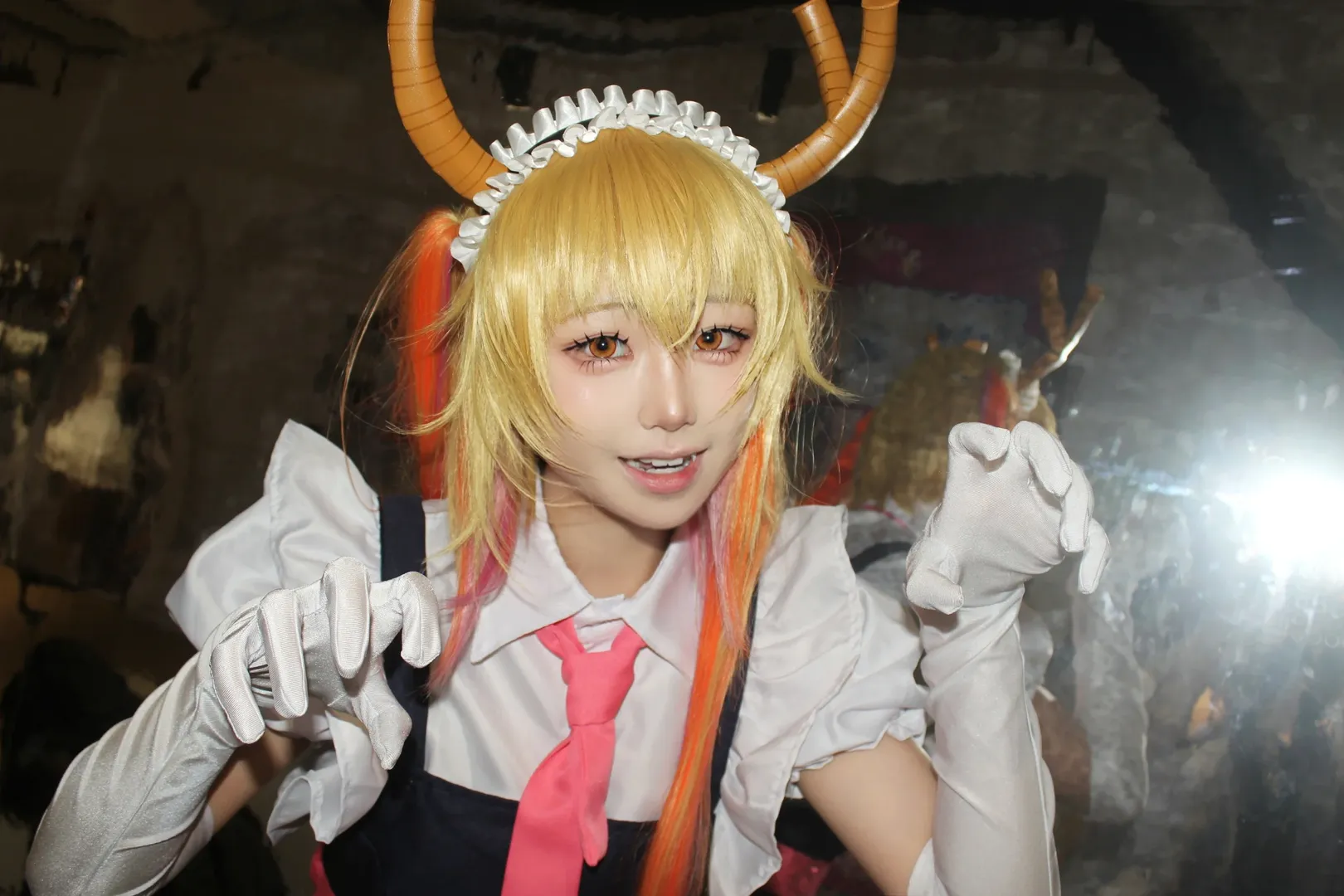 【托尔cos】化身小林家的龙女仆，石墙边的女仆装拍摄记录