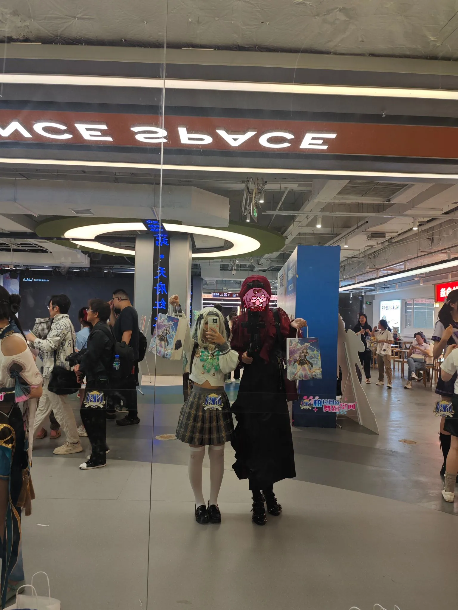 【卡芙卡cos】与流萤同游崩坏星穹铁道生日会现场 - 第 2 张