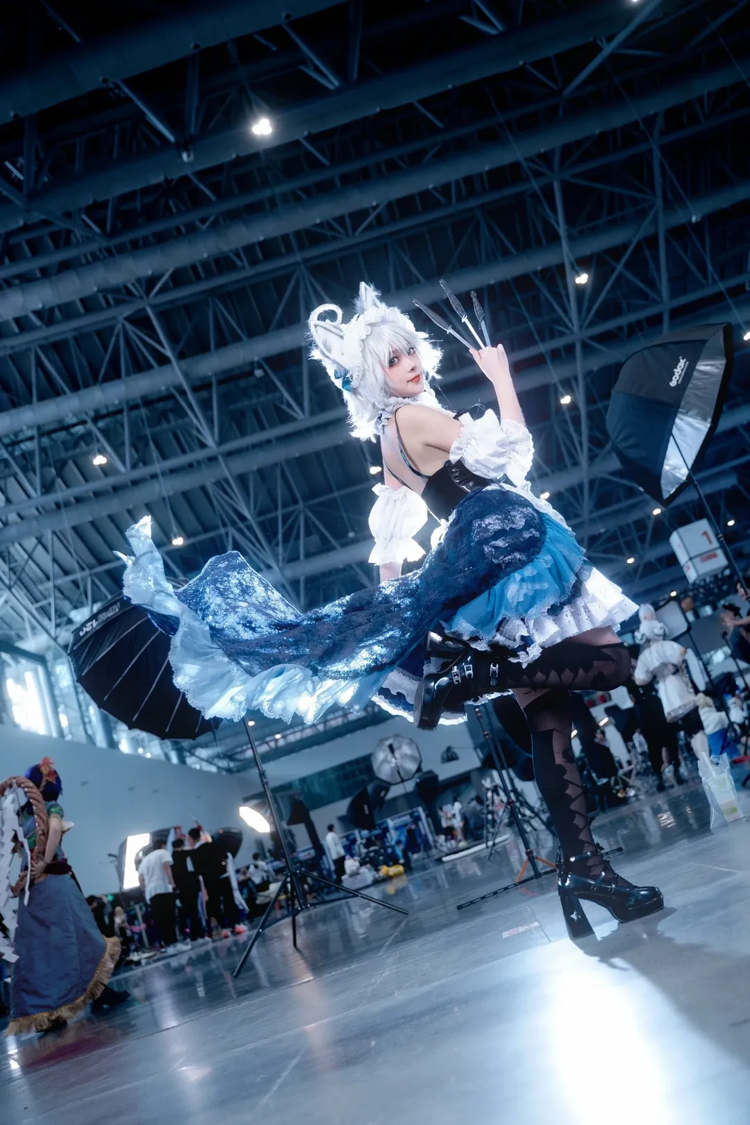 The Elegant Head Maid [Sakuya Izayoi cosplay] Touhou Project Convention photos - Image 1
