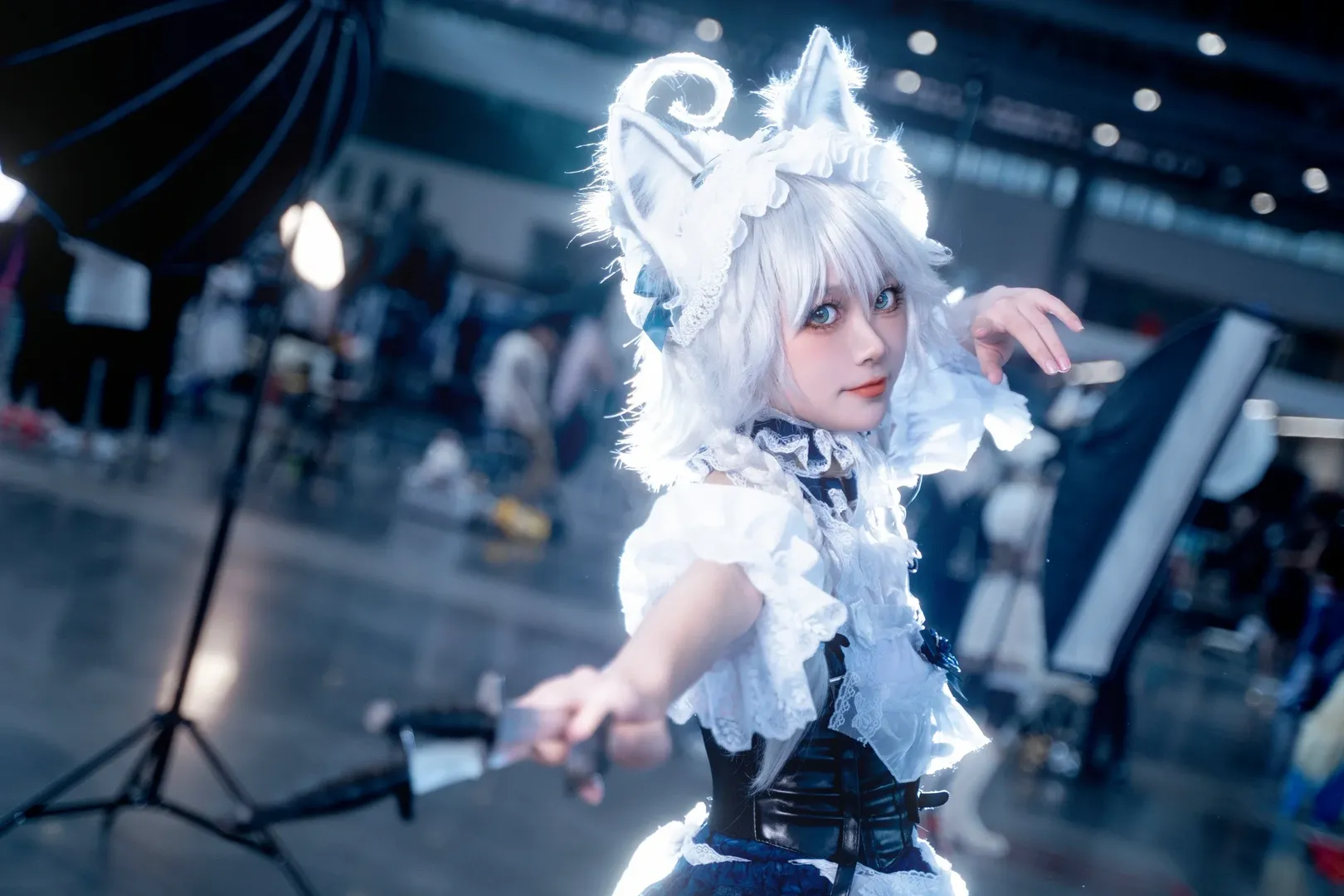 The Elegant Head Maid [Sakuya Izayoi cosplay] Touhou Project Convention photos - Image 4