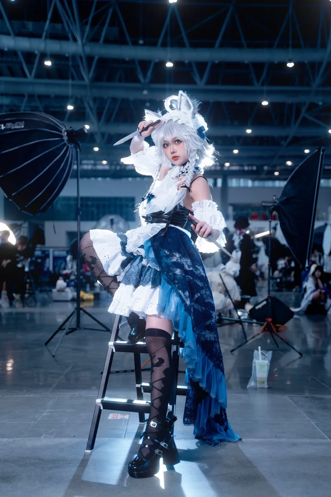 The Elegant Head Maid [Sakuya Izayoi cosplay] Touhou Project Convention photos - Image 5