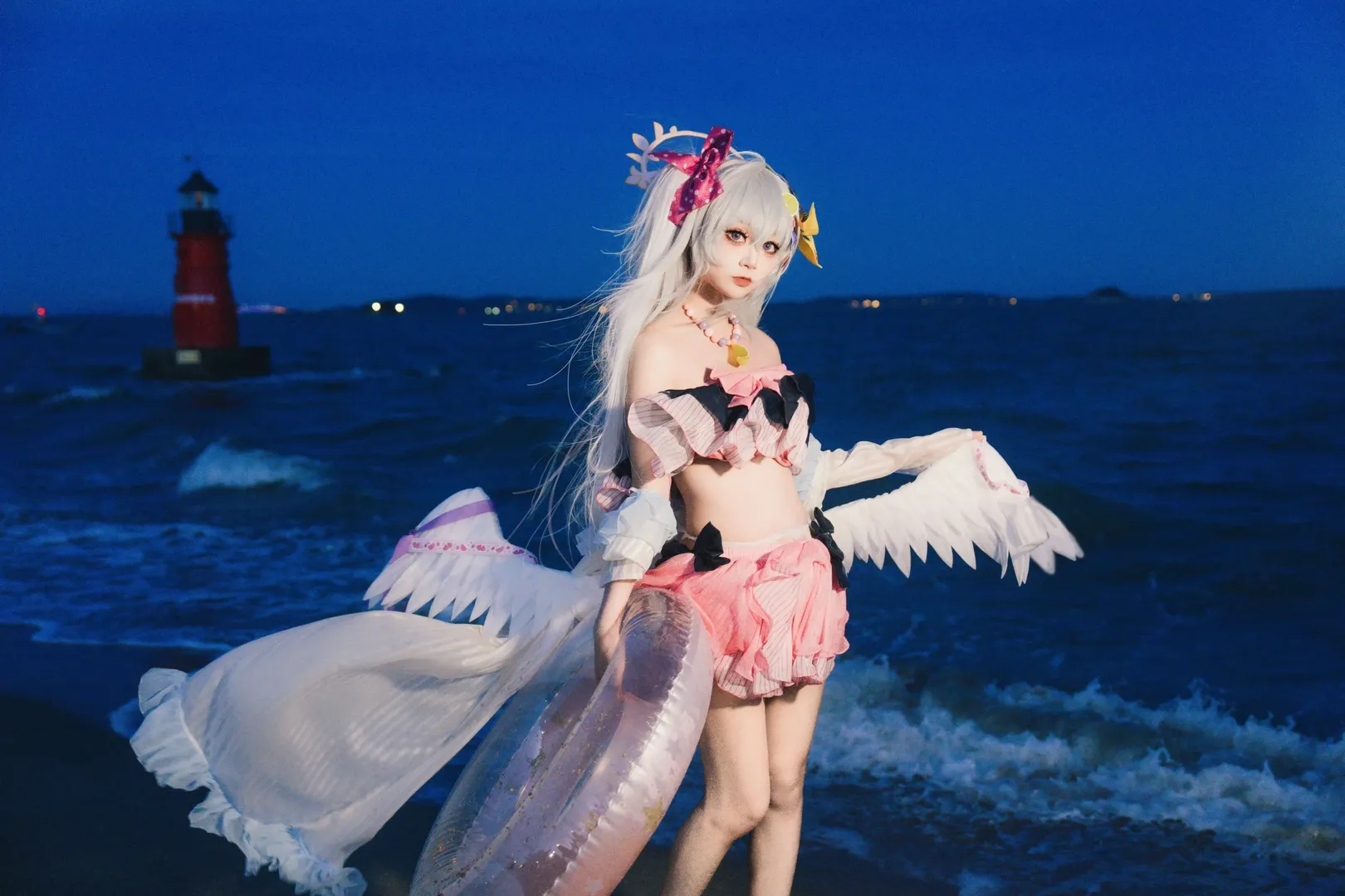 【白洲梓cos】蔚蓝档案静谧蓝调，海风中的泳装与灯塔