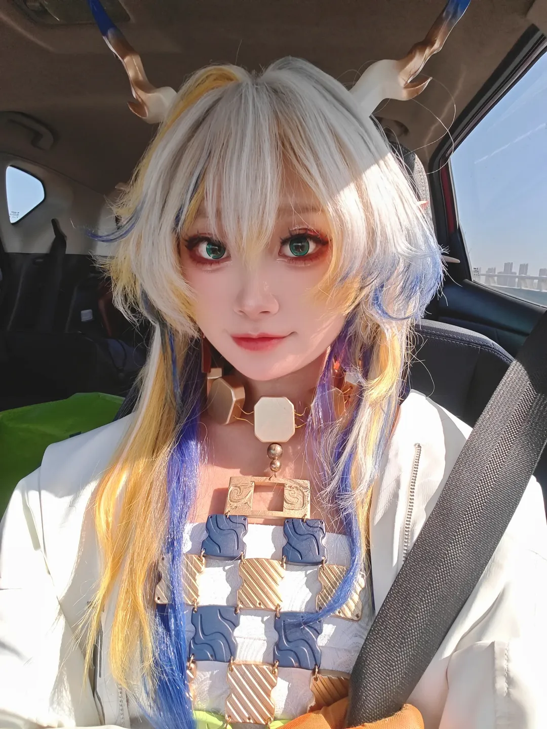 【黍cos】坐在车上准备去稻田里种田