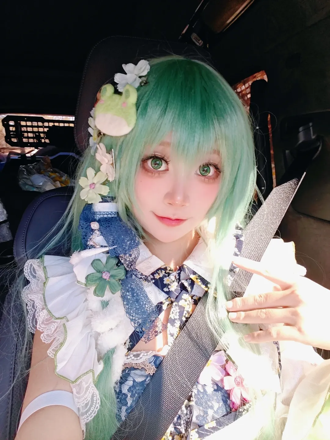 【东风谷早苗cos】车内光影下的绿发少女