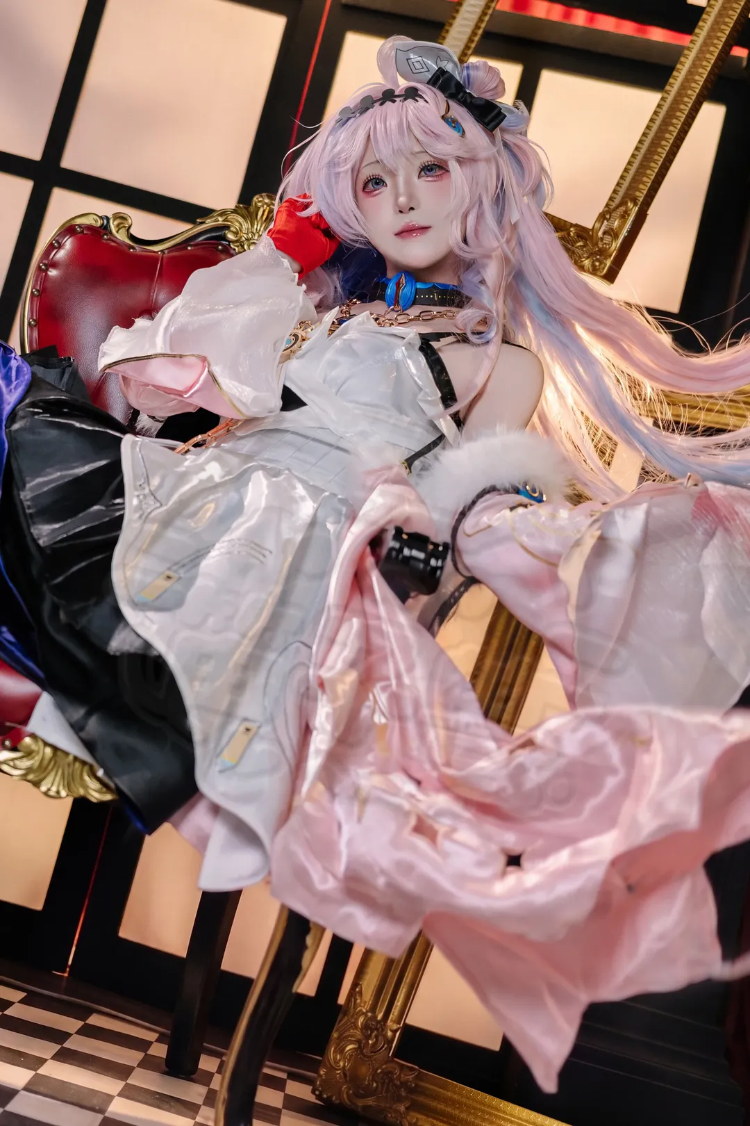 【鸣潮达妮娅cos】哥特风里的红手套与丝绒椅 - 第 1 张