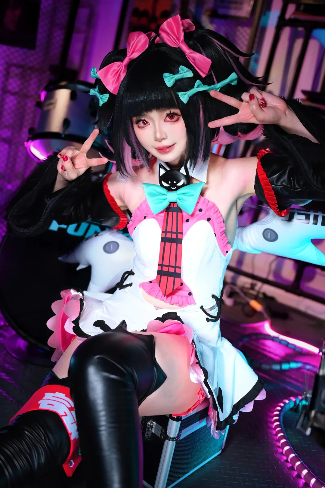 【妄想天使南宫羽cos】绝区零霓虹灯下的叛逆魅力 - 第 6 张