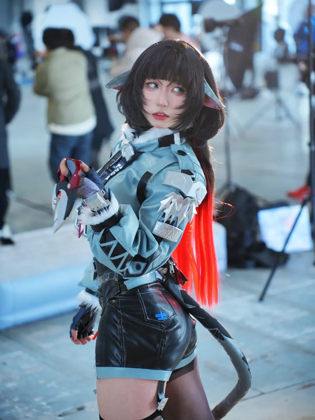 【ジェーン・ドゥコスプレ】『ゼンレスゾーンゼロ』強行軍ロケ、1日限りの省を跨ぐ電撃遠征 - 3 枚目