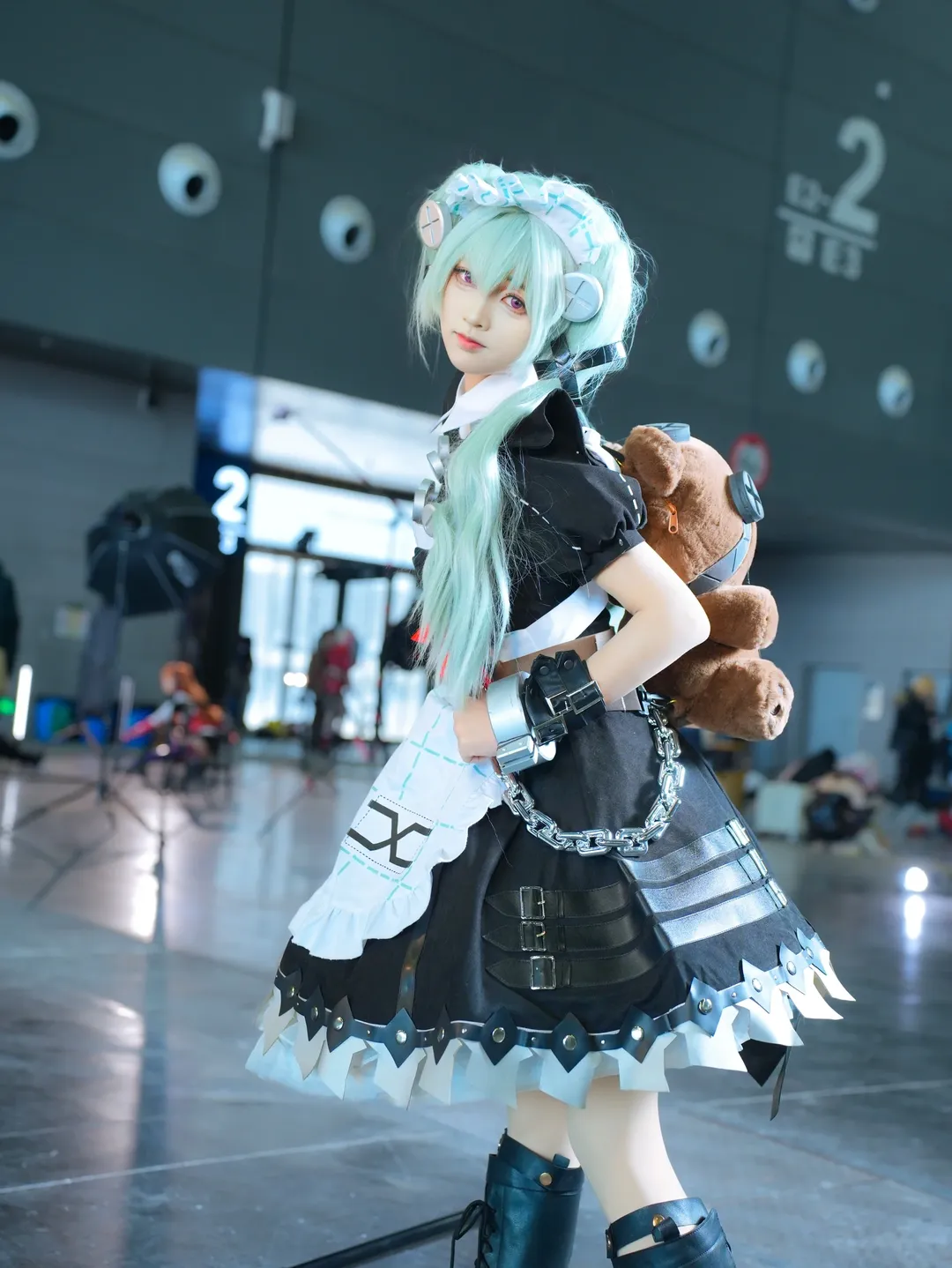 【カリン コスプレ】长沙アニメイベント会場にて、気後れしつつも一生懸命なメイドに変身 - 1 枚目