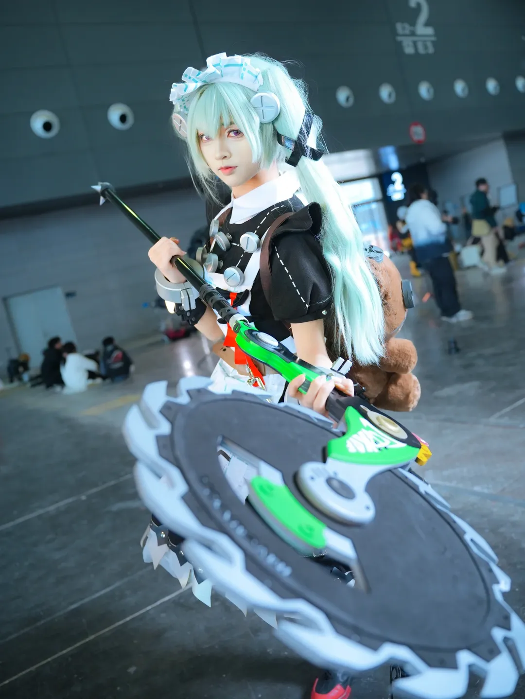 【カリン コスプレ】长沙アニメイベント会場にて、気後れしつつも一生懸命なメイドに変身 - 2 枚目