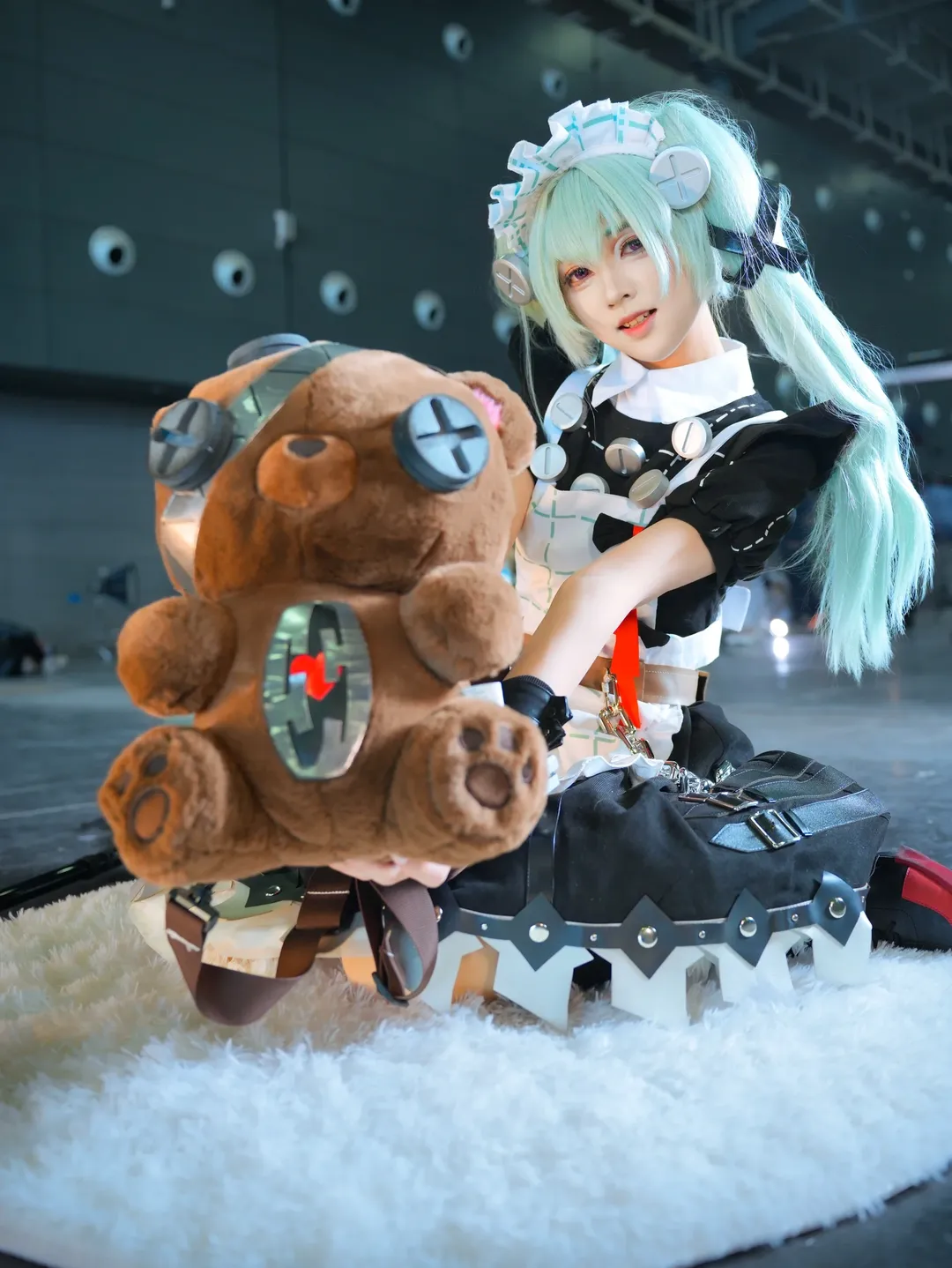 【カリン コスプレ】长沙アニメイベント会場にて、気後れしつつも一生懸命なメイドに変身 - 5 枚目