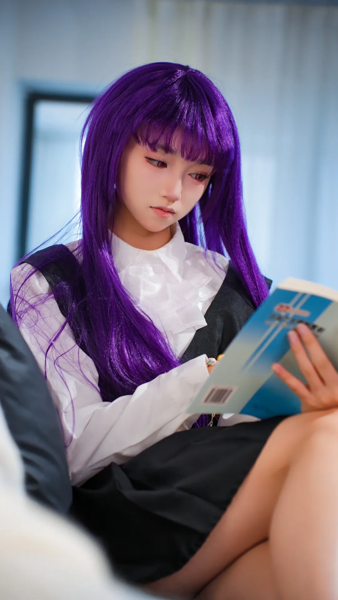 【凛凛蝶cos】白色制服与办公桌前的傲沉瞬间 - 第 2 张