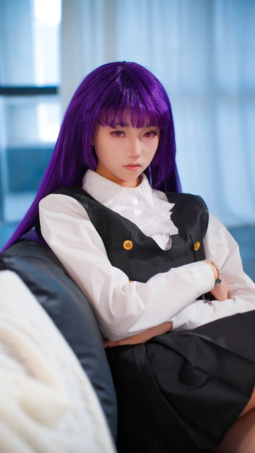 【凛凛蝶cos】白色制服与办公桌前的傲沉瞬间 - 第 3 张