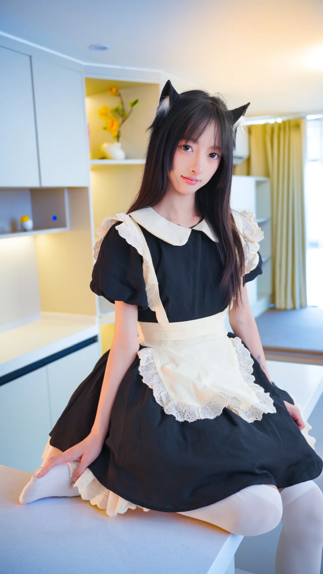 【猫耳メイド コスプレ】定番の白黒メイド服、モコモコの猫耳と午後の光影 - 3 枚目