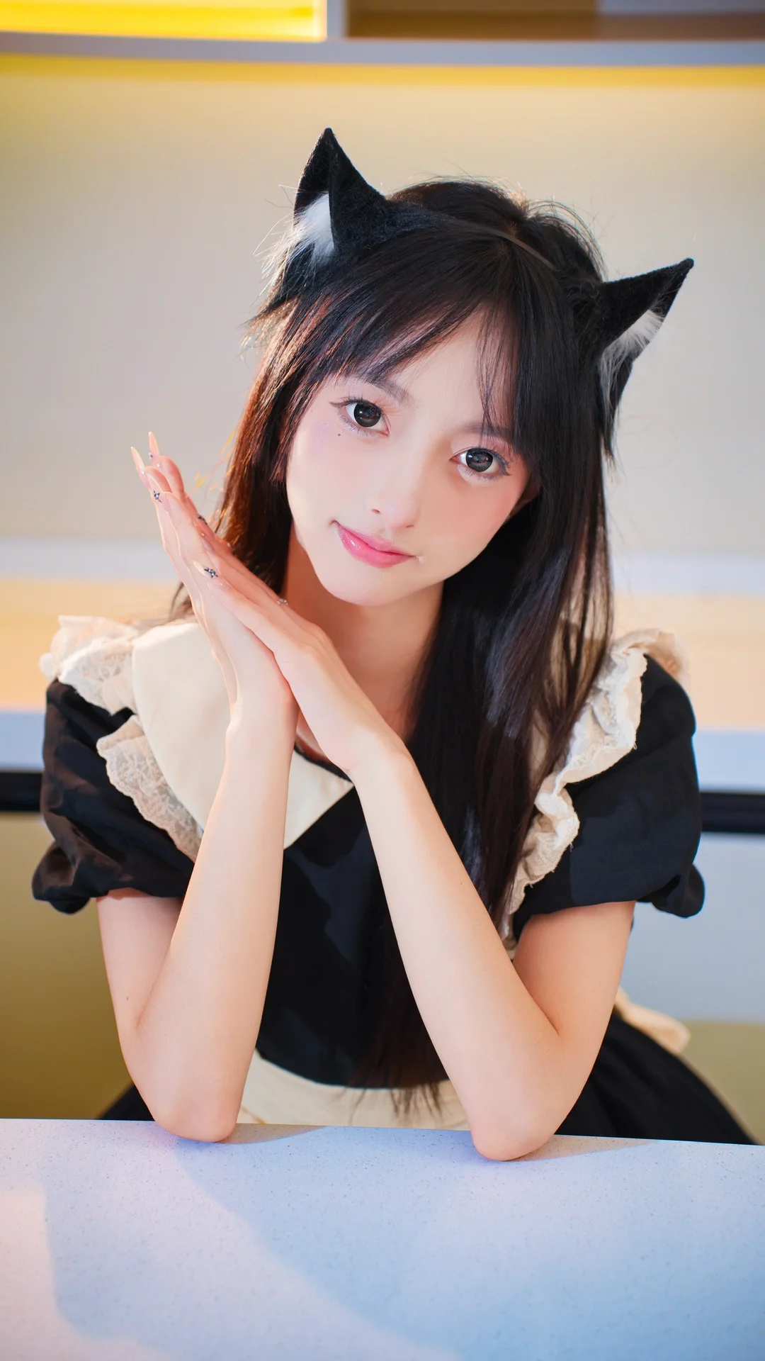 【猫耳メイド コスプレ】定番の白黒メイド服、モコモコの猫耳と午後の光影 - 6 枚目