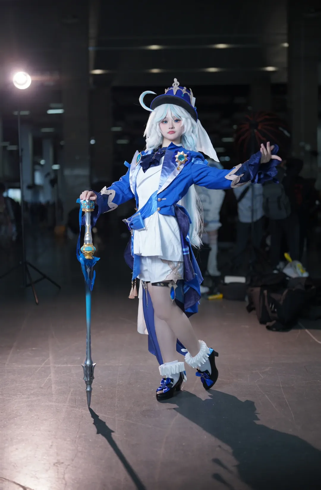 [Furina cosplay] Standing Pose Reference Sharing: Camera Performance for Genshin Impact Fontaine Characters - Image 9
