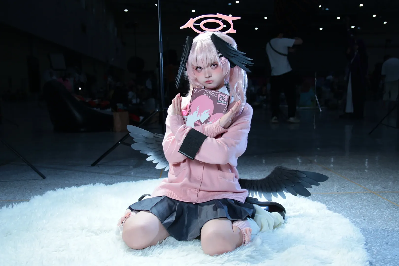 【下江コハル コスプレ】ブルーアーカイブ 同人JK制服、禁止看板を掲げてエッチはダメ！ - 4 枚目