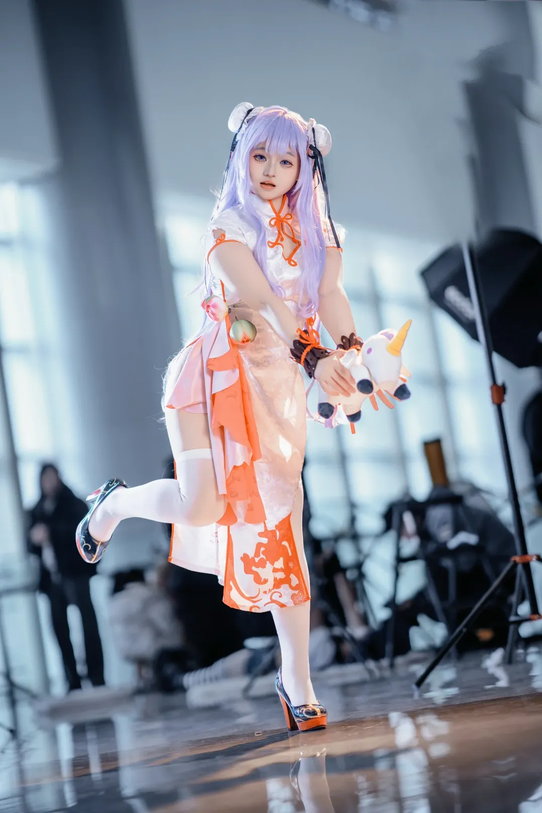 【碧蓝航线独角兽cos】春日展会里的灵动白丝少女