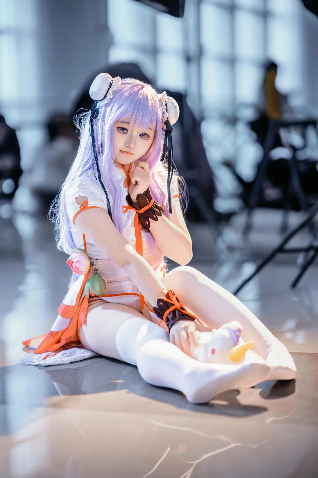 【碧蓝航线独角兽cos】春日展会里的灵动白丝少女 - 第 2 张