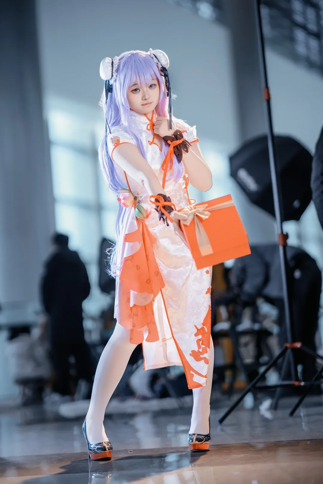 【碧蓝航线独角兽cos】春日展会里的灵动白丝少女 - 第 3 张