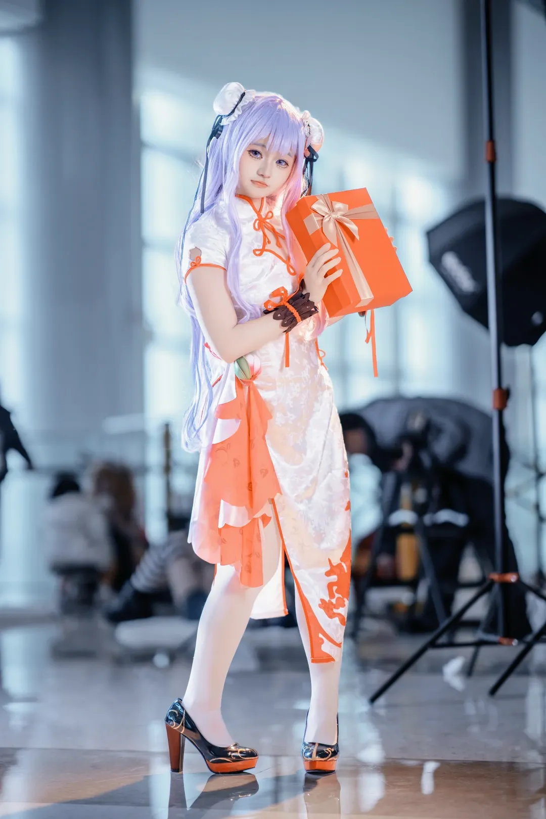 【碧蓝航线独角兽cos】春日展会里的灵动白丝少女 - 第 4 张