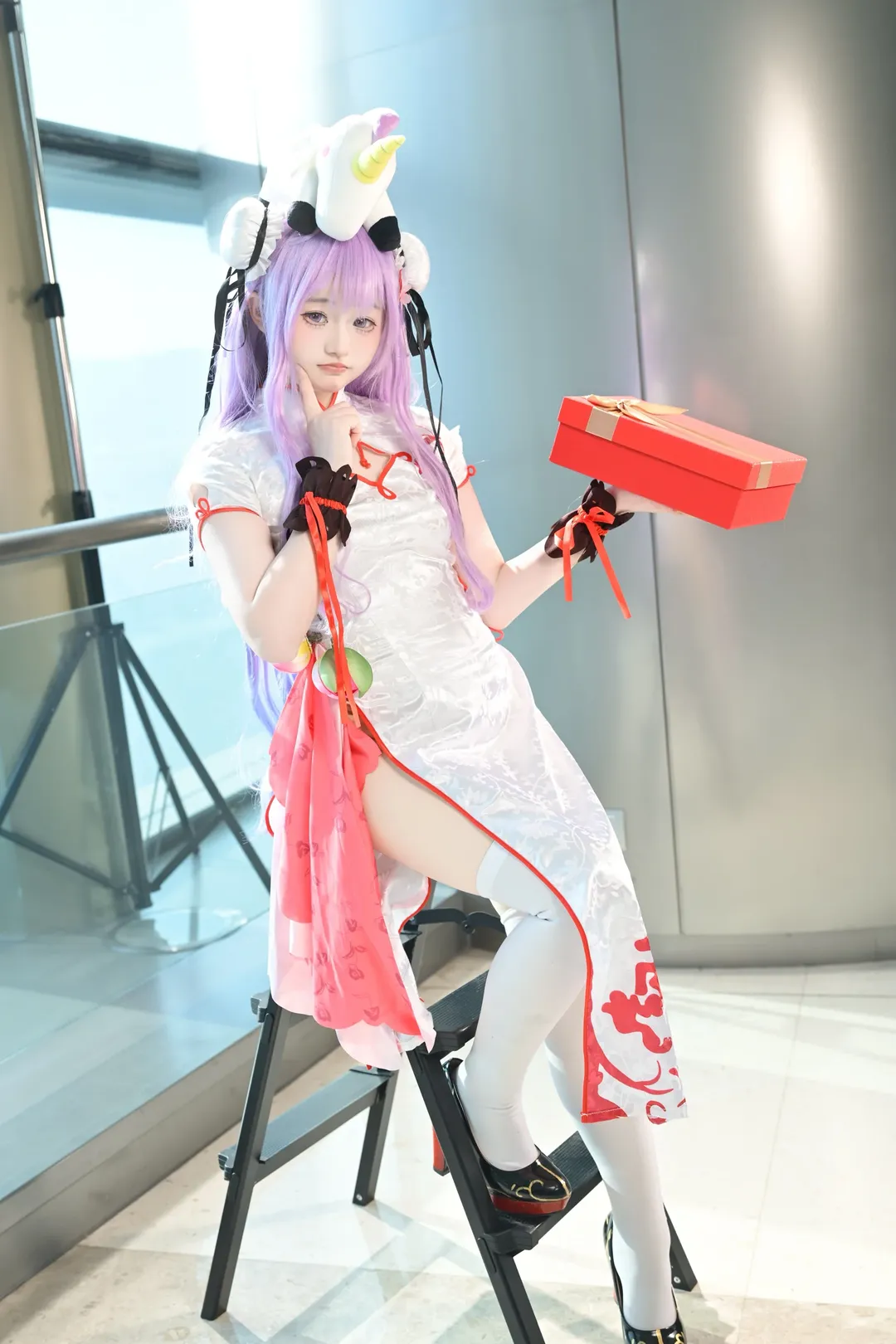 【ユニコーン コスプレ】アズールレーン ユニコーン 春の贈り物、白チャイナドレスとユニコーンの可愛い出会い - 1 枚目