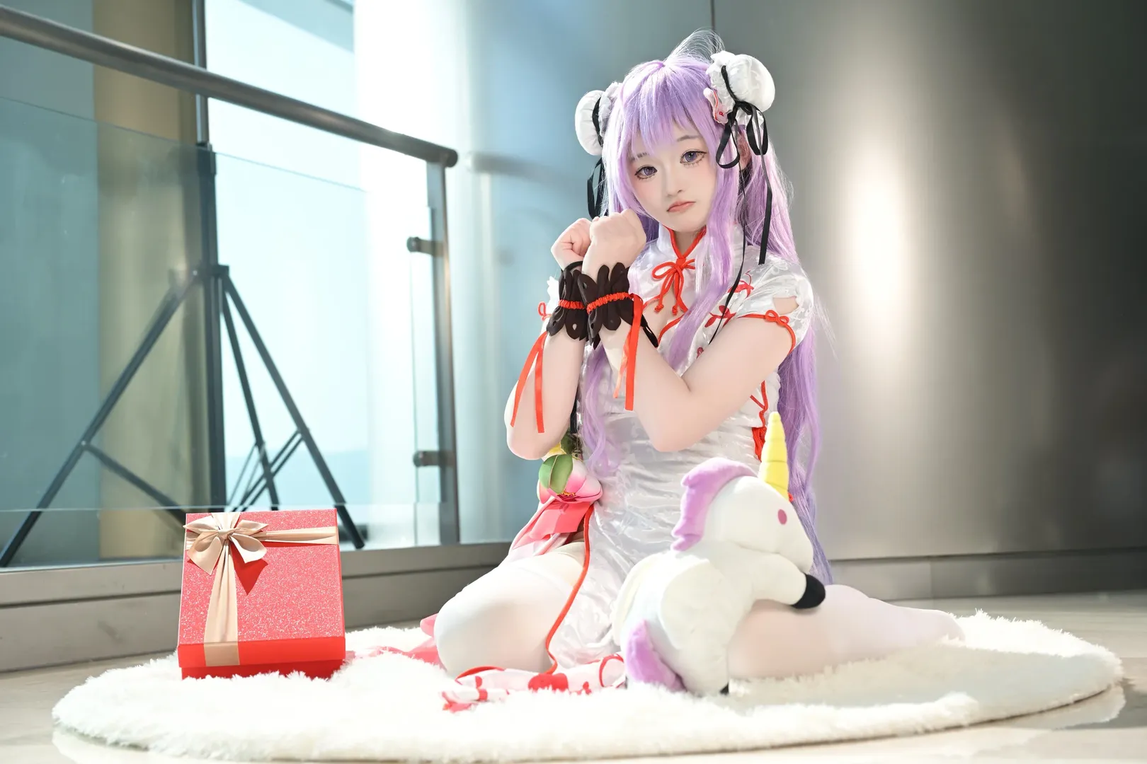 【ユニコーン コスプレ】アズールレーン ユニコーン 春の贈り物、白チャイナドレスとユニコーンの可愛い出会い - 2 枚目