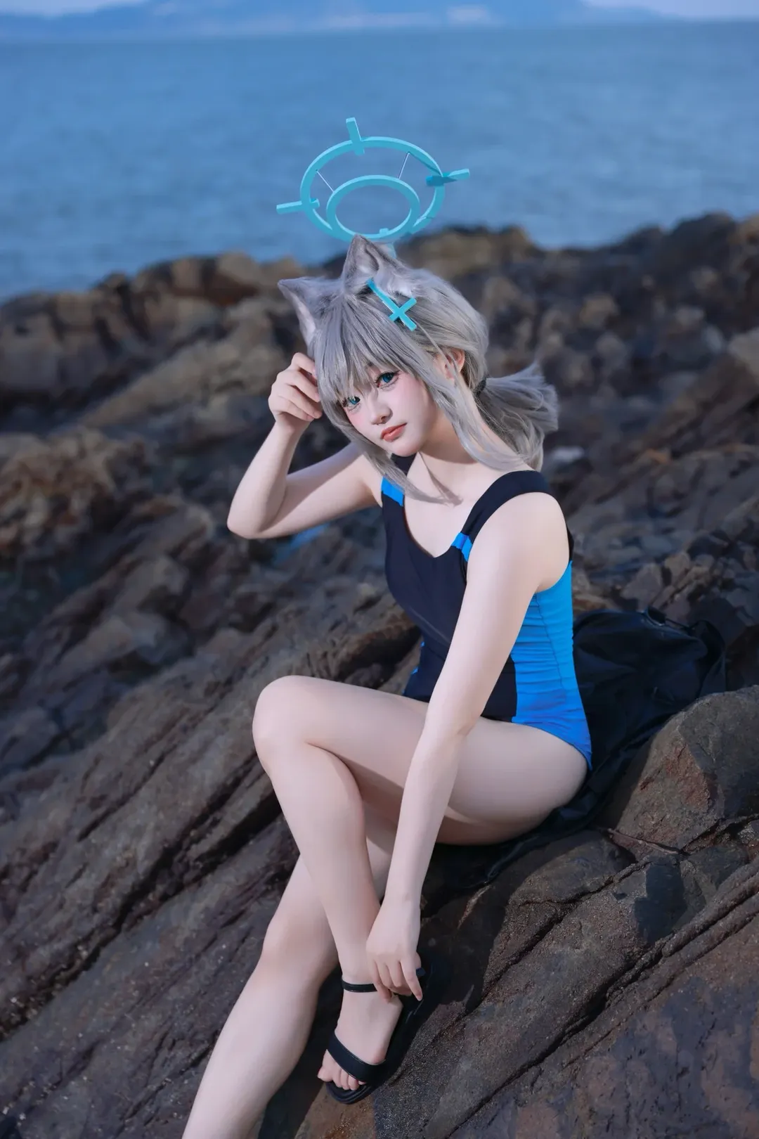 【砂狼白子cos】海风中的泳装，感受蔚蓝档案里的夏日氛围 - 第 2 张