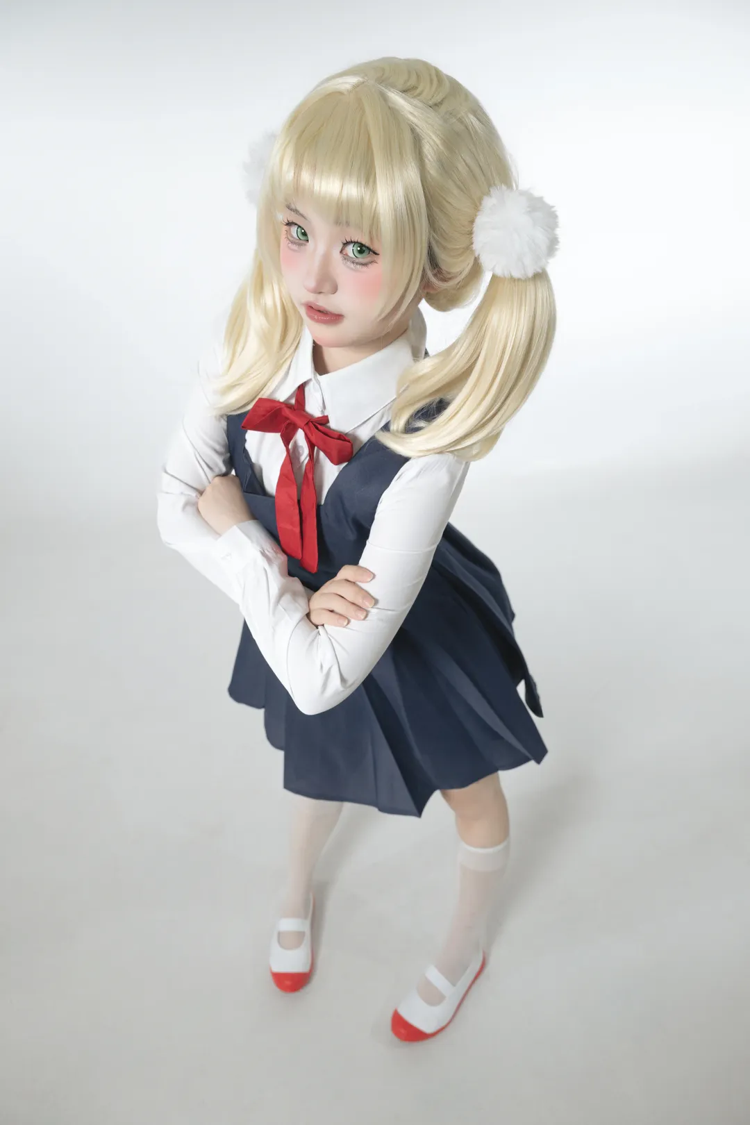 【時雨羽衣コスプレ】ロリ神の制服スタイルと萌え系ツインテール - 1 枚目