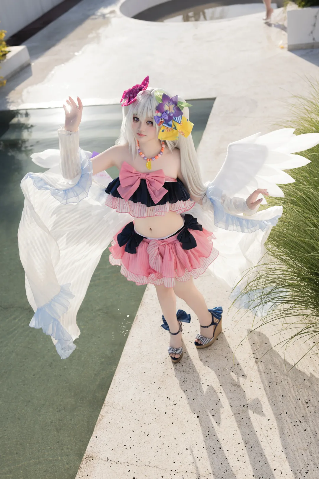【白洲梓 コスプレ】『ブルーアーカイブ』夏の水辺での白洲アズサ（水着） - 1 枚目