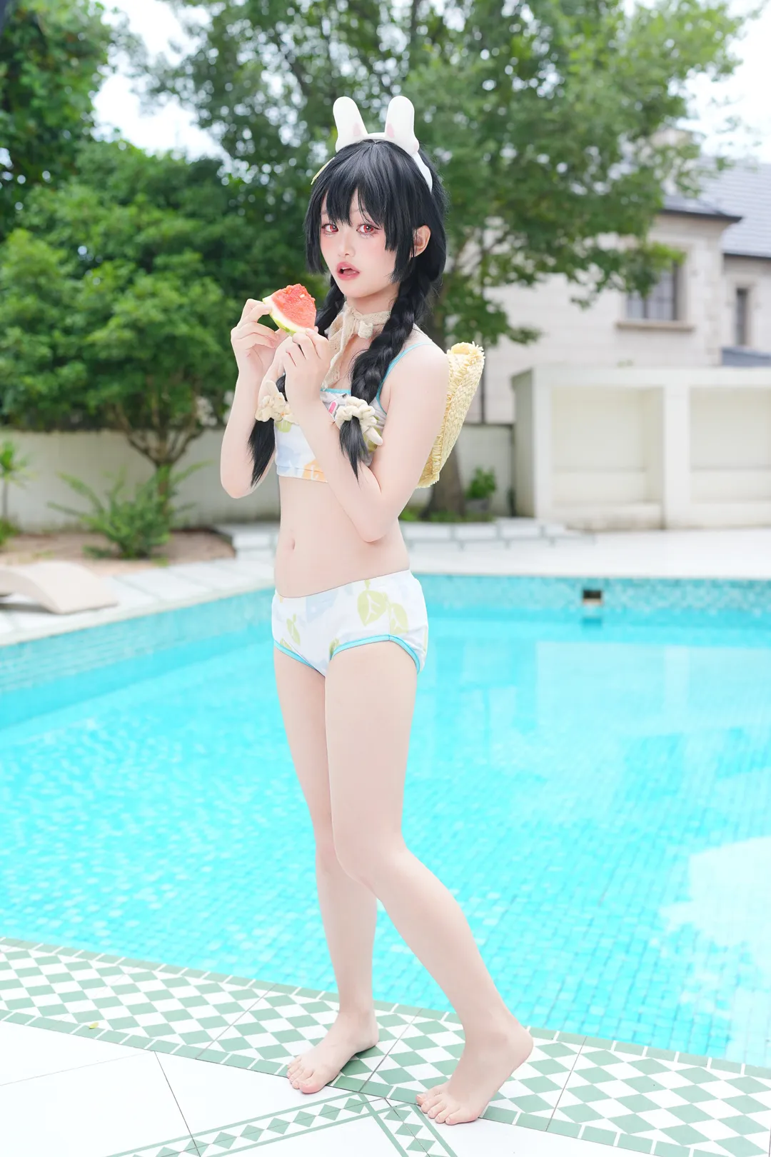 [Kasumizawa Miyu Cosplay] Blue Archive: Eating watermelon by the Summer Pool to Beat the Heat - Image 2