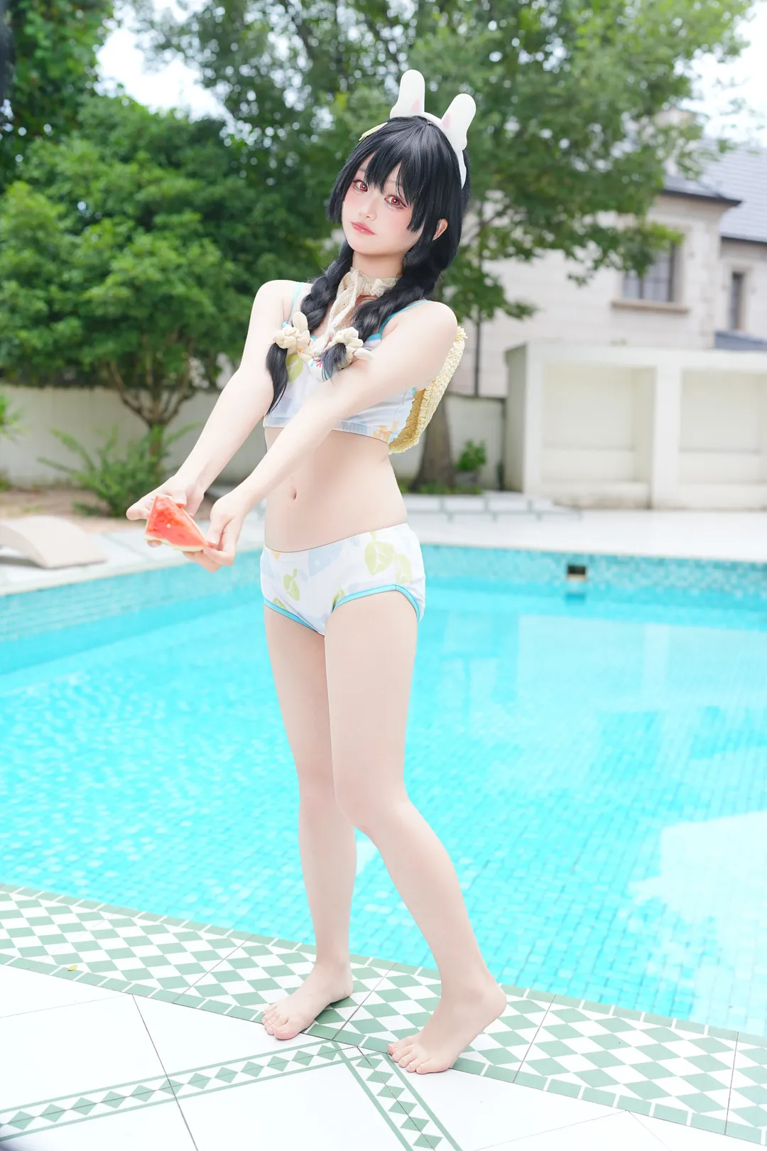[Kasumizawa Miyu Cosplay] Blue Archive: Eating watermelon by the Summer Pool to Beat the Heat - Image 3