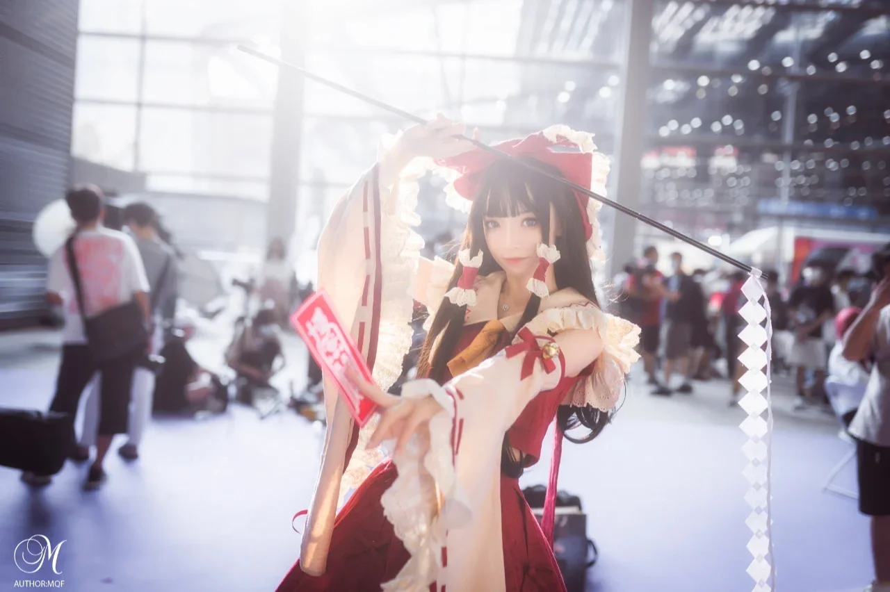 【博丽灵梦cos】深圳国际电玩节中的东方Project红白巫女