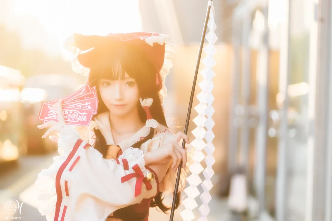 【博丽灵梦cos】深圳国际电玩节中的东方Project红白巫女 - 第 9 张