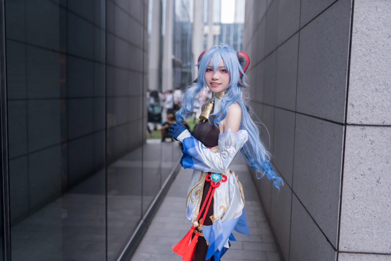 【Ganyu Cosplay】Firefly ACG Expo Convention Photos: Adeptus Grace Under Natural Light - Image 1