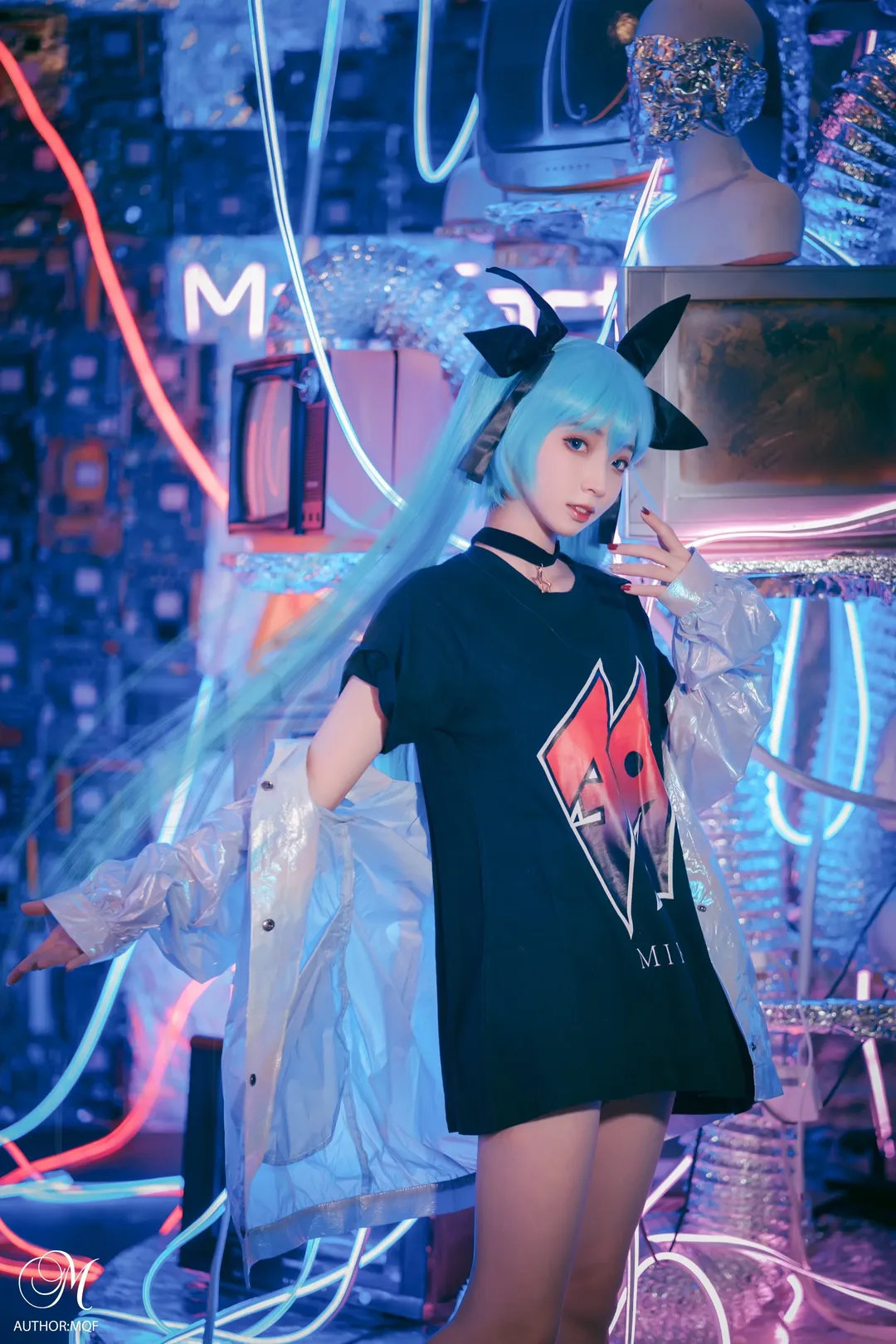 【初音未來cos】冷色調霓虹燈光下的雙馬尾 - 第 2 張