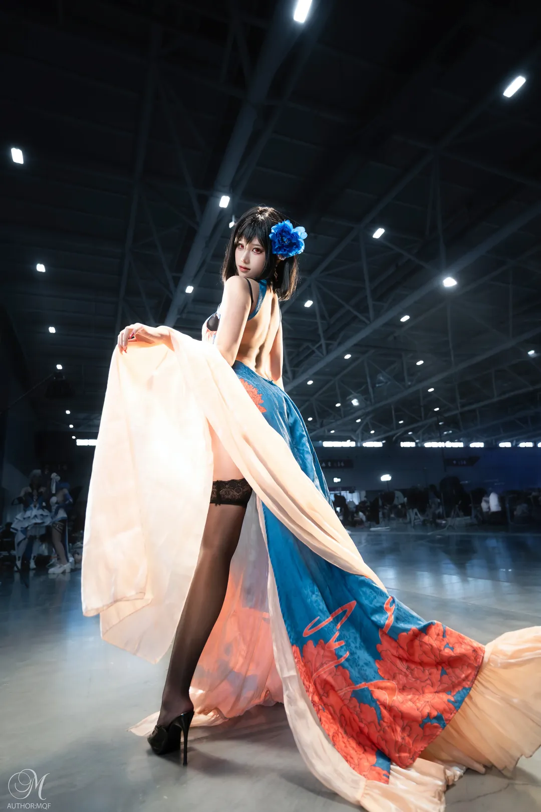【建武cos】碧蓝航线的旗袍场照，回眸瞬间的张力