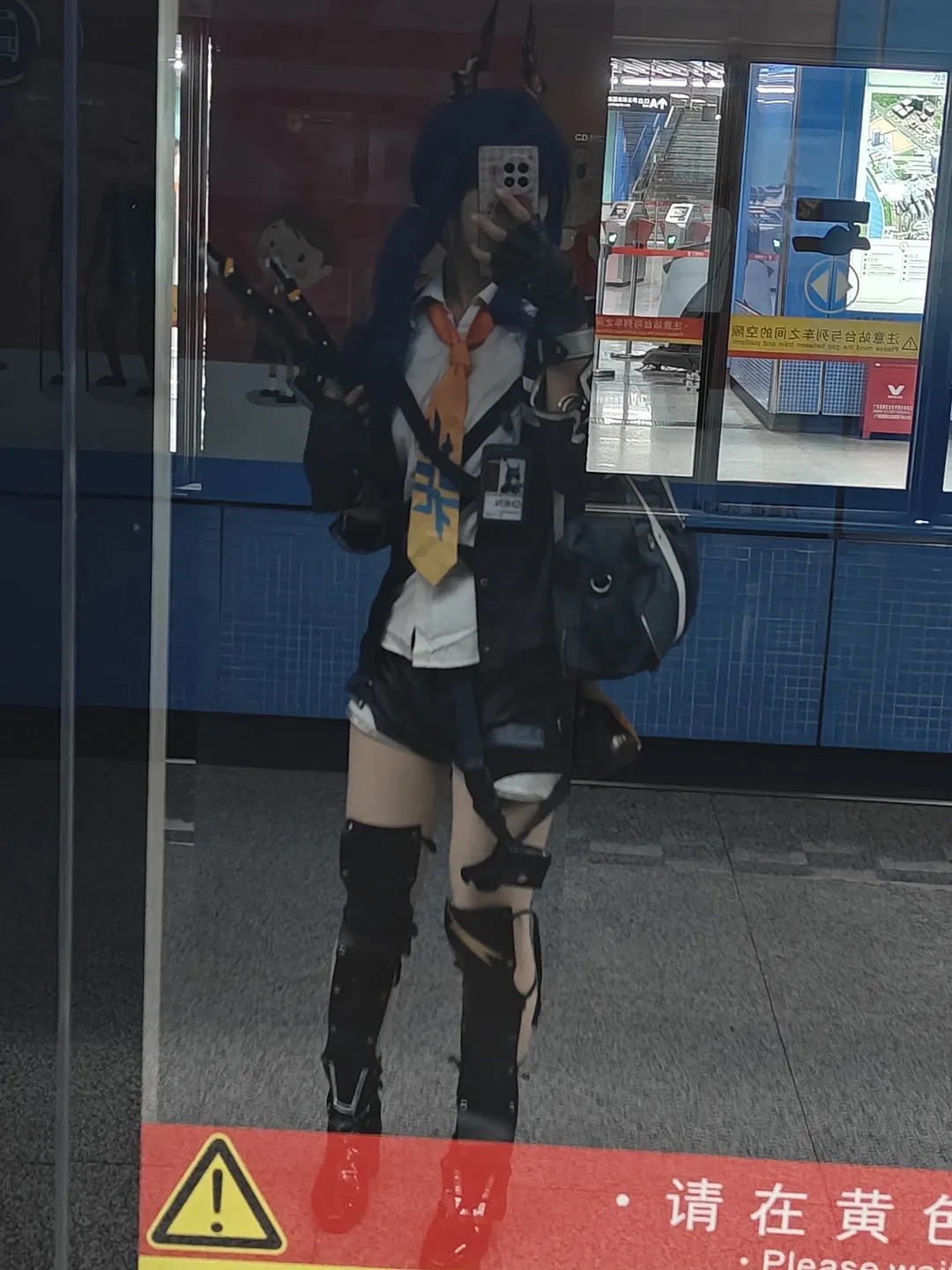 【陈晖洁cos】明日方舟萤火虫第一天巡游，累并快乐着 - 第 2 张