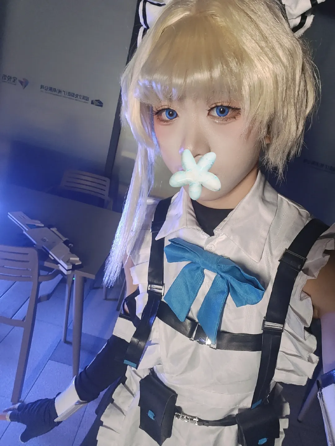 【飞鸟马时cos】冷色光影下的蓝白制服记录 - 第 1 张